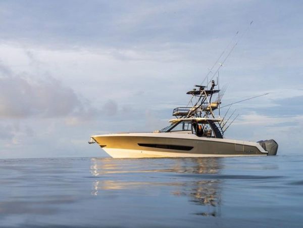 2026 Boston Whaler 420 Outrage image