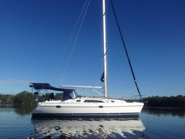 2011 Catalina 355 image