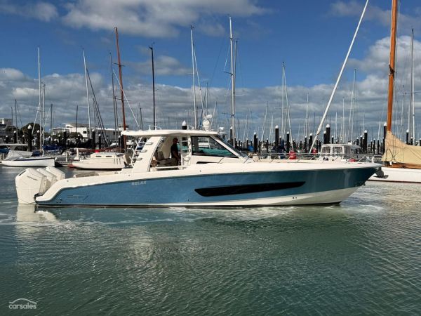 2024 Boston Whaler 420 Outrage image