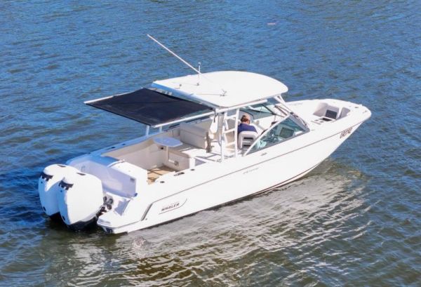 2017 Boston Whaler 270 Vantage image