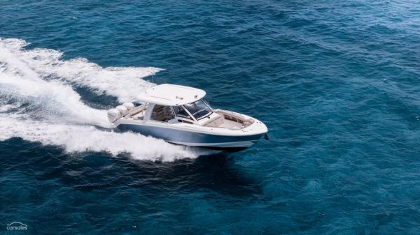 2019 Boston Whaler 350 Realm image