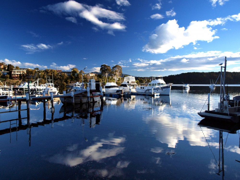 The marina offers hire boats, BBQ boats, fishing boats, water sports equipment, and safety equipment.