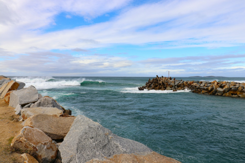 The Narooma ocean entrance or 'bar' can be quite hazardous.