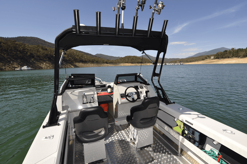The helm and passenger console incorporate hydraulic steering, cup holders and the walk through windscreen 