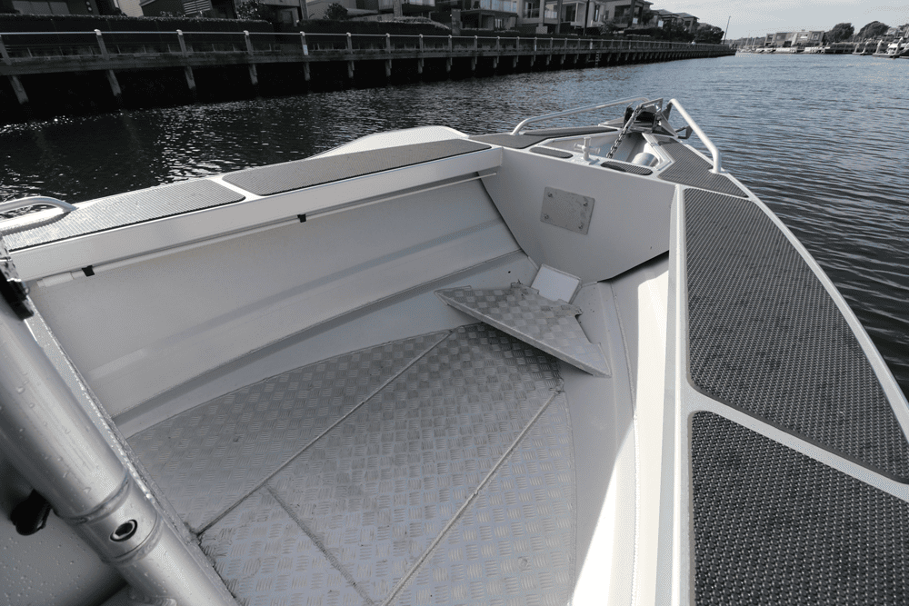 The centre console creates a stable forward workplace
