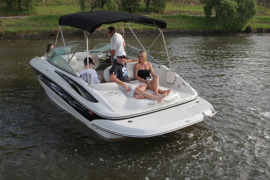 Doing it in style - romance flows on the Yarra River