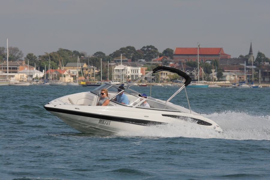 Discover the exciting experiences at Hobsons Bay while you captain your own boat. Take your own food or stop on the river