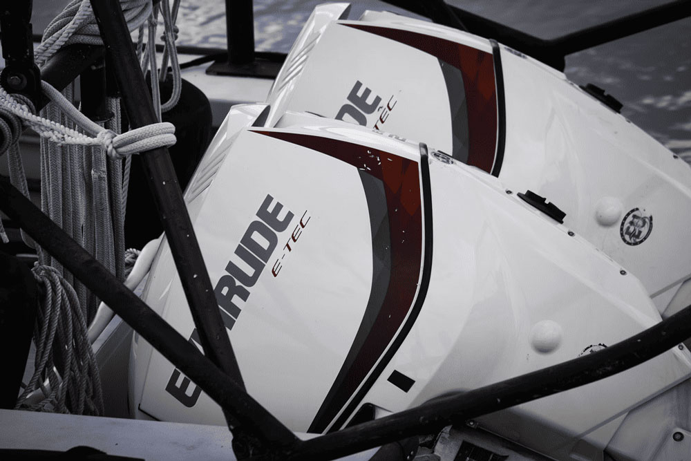 Evinrude E-TEC 90-HO Outboard Engine Review image